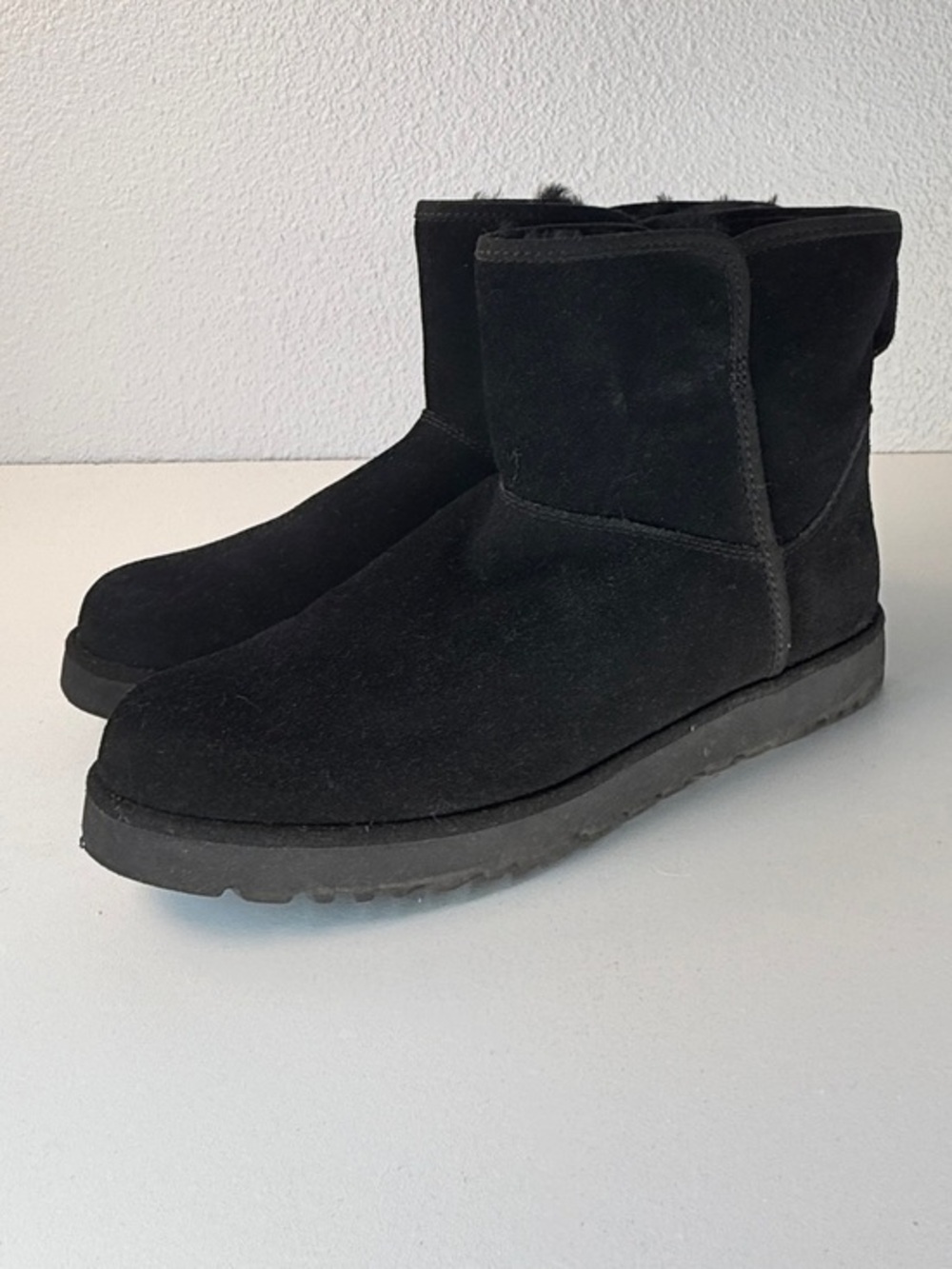 UGG Classic Mini II Black Suede Shearling Boots Womens 8.5 Ugg Short Boots